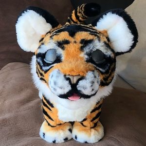 Furreal friends Tyler the roaring tiger